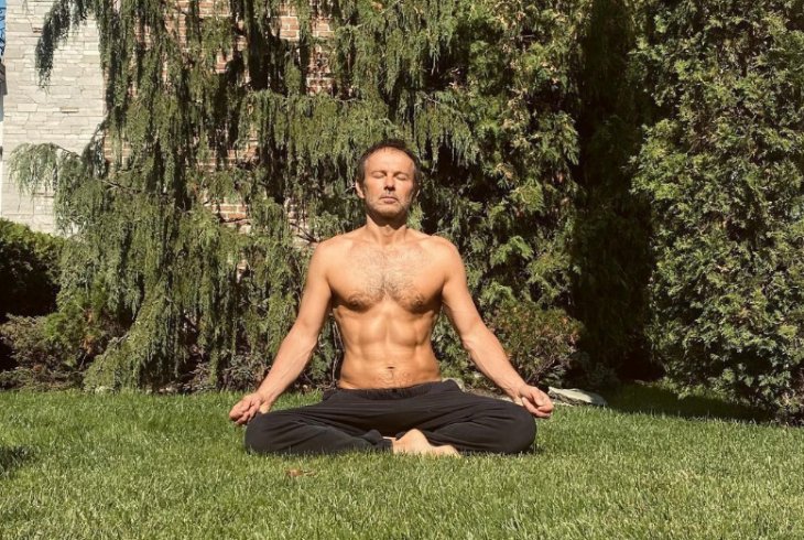 Святослав Вакарчук засветил голый торс и кубики пресса