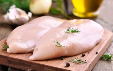 Як приготувати соковиту курячу грудку, щоб вона не була сухою