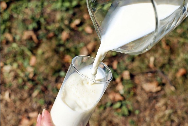 Лікар розвінчала головний міф про молоко і повідомила, кому його не можна пити