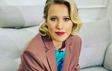 Ксения Собчак похвасталась деловым нарядом выходного дня