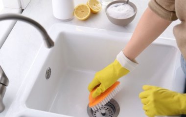 Як швидко прочистити засмічення у раковині без сантехніка та дорогих засобів