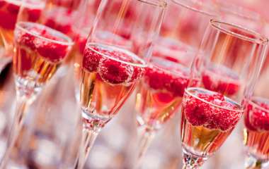 Розовое шампанское: главные особенности напитка