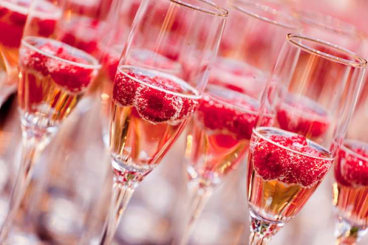 Розовое шампанское: главные особенности напитка