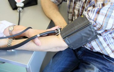 Лікар перерахував способи знизити тиск без ліків