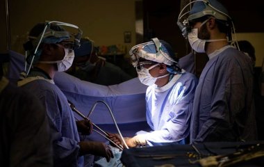 Силікон із імплантів запідозрили у регулярних витоках в організм жінок