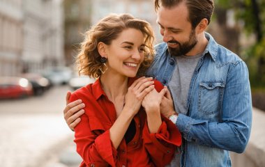 Почему мужчины выбирают женщин постарше?