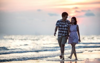 Ученые выяснили, почему человек машет руками при ходьбе