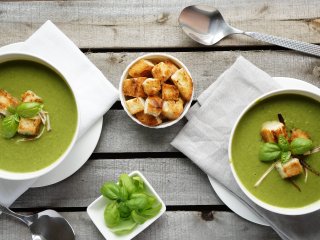 Дешевое блюдо, которое не испортит фигуру: рецепт горохового супа-пюре