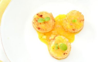 Морские гребешки в апельсиновом соусе