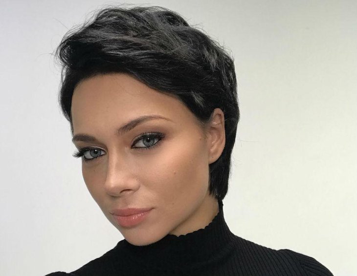 Настасья Самбурская любит чипсы