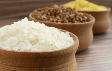 Що корисніше: гречка чи рис — кому краще їсти певну крупу, їхнє порівняння