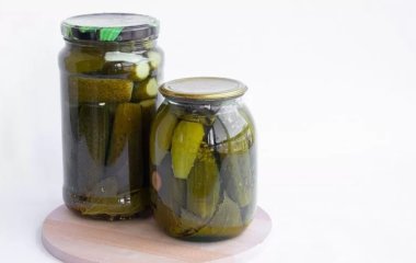 Сім причин є солоні огірки і пити їх розсіл щодня