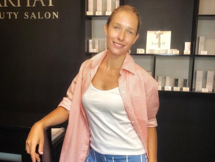 Катя Осадчая вышла в свет в леопардовых лосинах