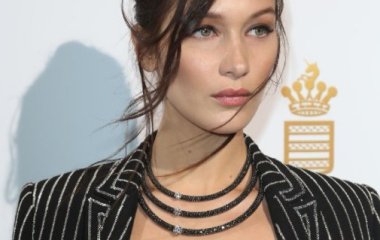 Белла Хадид представила новую коллекцию Versace 