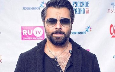 Алексей Чумаков снялся в откровенном клипе
