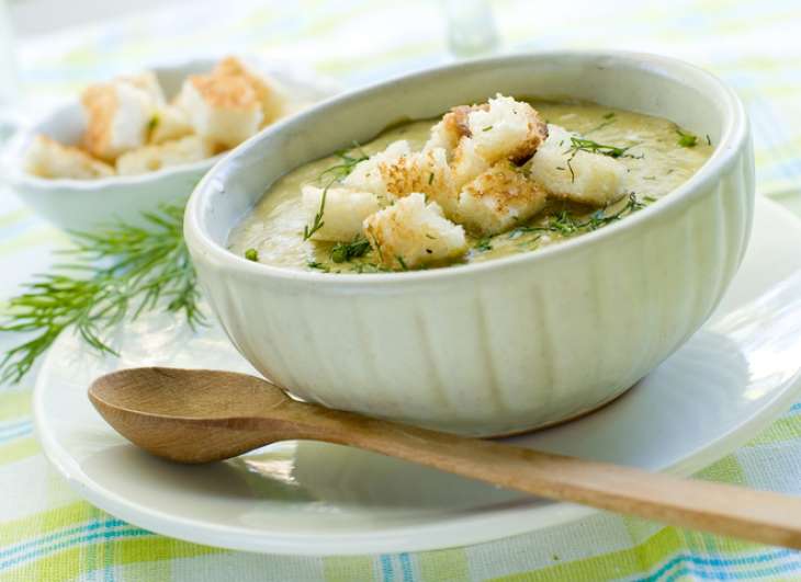 Гороховый суп с сельдереем и копченостями