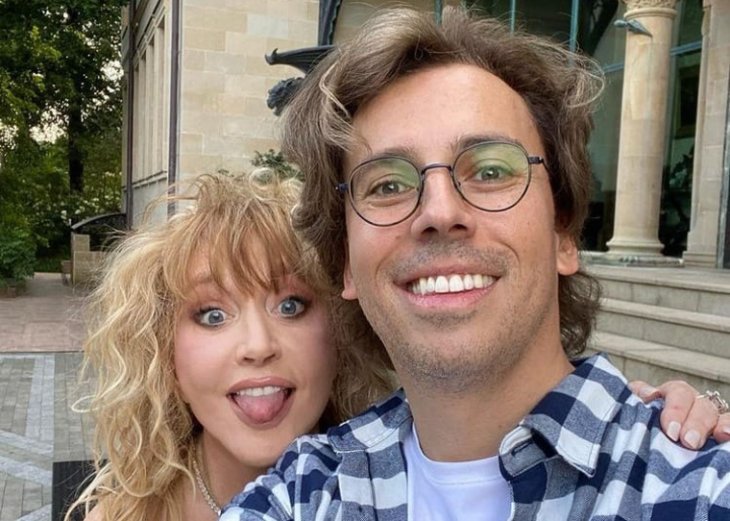 Алла Пугачева игриво оголилась для фотографии