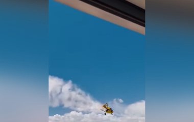 Екскурсійний гелікоптер впав на туристів: момент аварії потрапив на відео