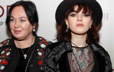 Дочь Ларисы Гузеевой в трусах и прозрачных колготках из-за полноты не смогла влезть ни в одну юбку