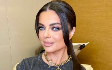 Темные вставки и утягивающие костюмы: похудевшую Королеву вывели на чистую воду