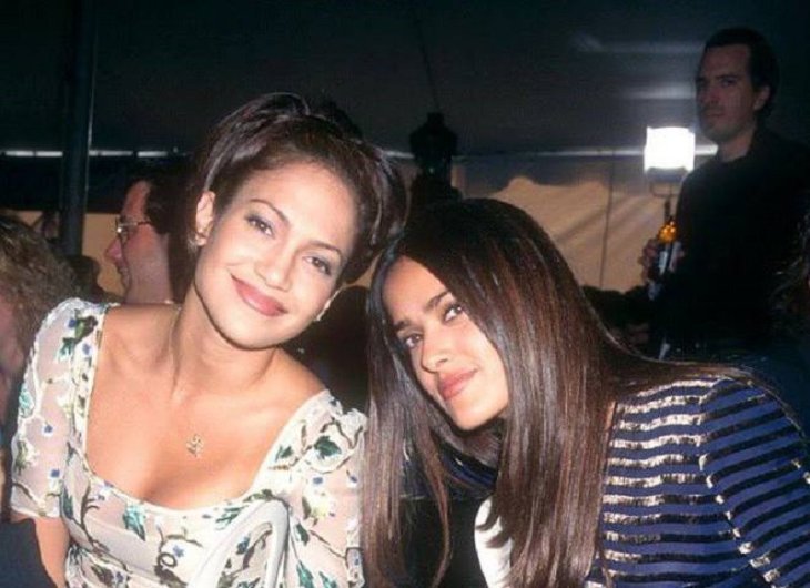 Сальма Гаек поздравила Дженнифер Лопес с 54-летием, застигнув их фото в молодости