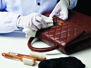 Ідеальна чистота: 10 правил догляду за шкіряними сумками