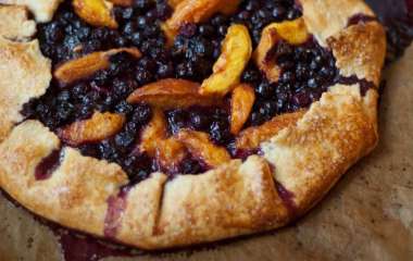 Кростата с персиками