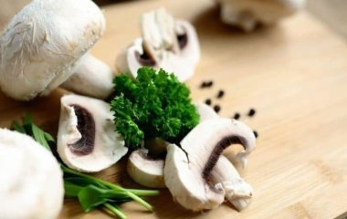 Як приготувати печериці, щоб вони не почорніли та не були водянистими