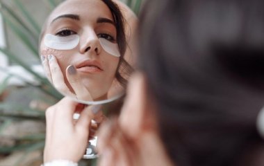 Лікар розповіла, як швидко позбутися мішків під очима