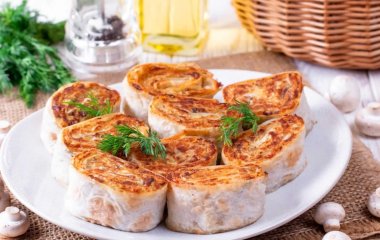Как пицца, только быстрее: рецепт рулетиков из лаваша