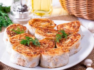 Как пицца, только быстрее: рецепт рулетиков из лаваша