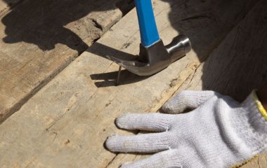 Мешканці села знайшли під підлогою свого старого будинку коштовності на 13 млн гривень
