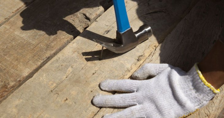 Мешканці села знайшли під підлогою свого старого будинку коштовності на 13 млн гривень