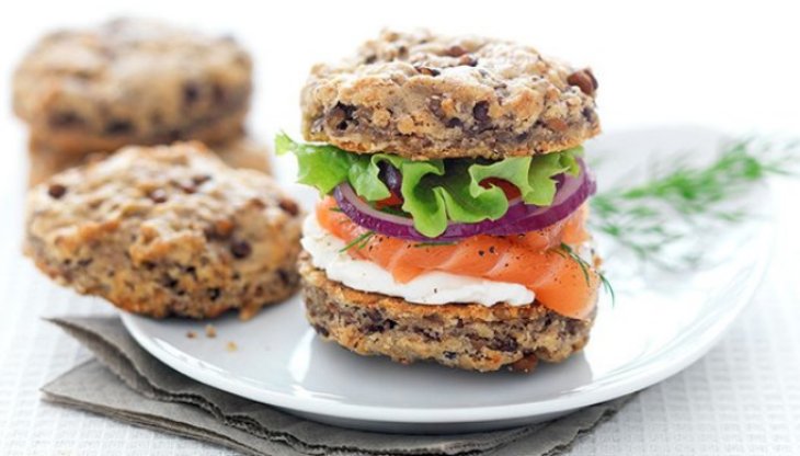 Бургер с чечевицей и семгой