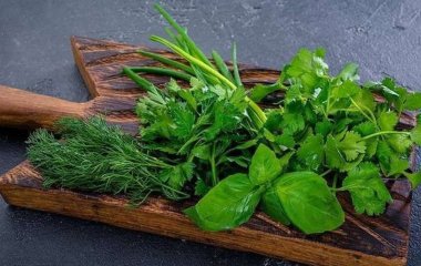 Як повернути свіжість зів’ялій зелені та овочам: перевірені лайфгаки