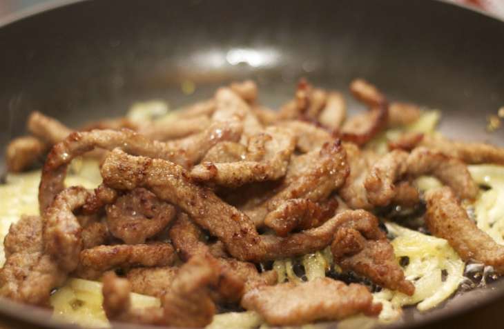 Как быстро приготовить бефстроганов из свинины? 
