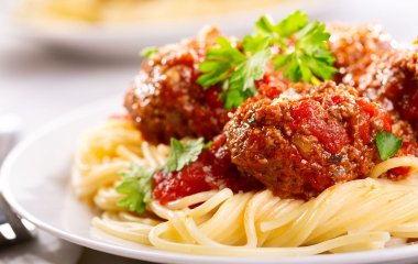 Нежные тефтели с рисом: как приготовить аппетитное блюдо