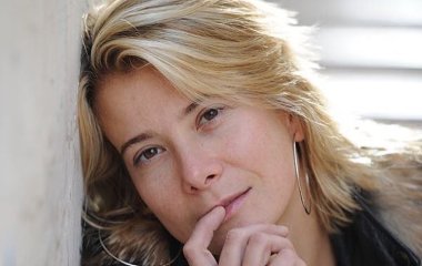Юлия Высоцкая покорила красотой в платье в горошек