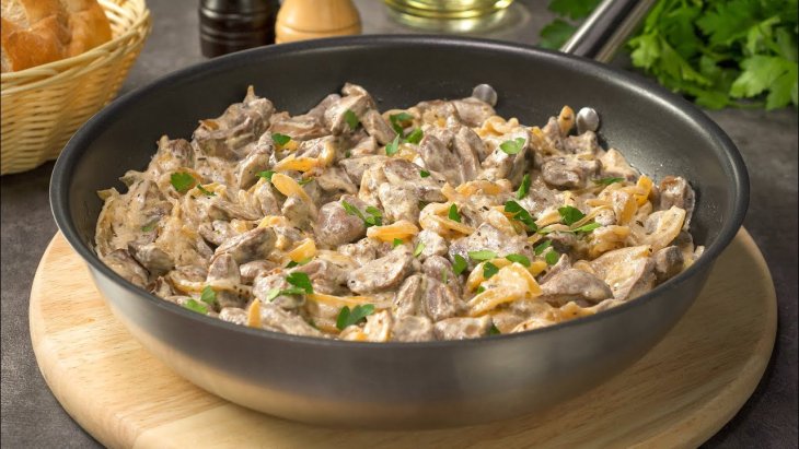 Куриные сердечки в сметане всего за 30 минут