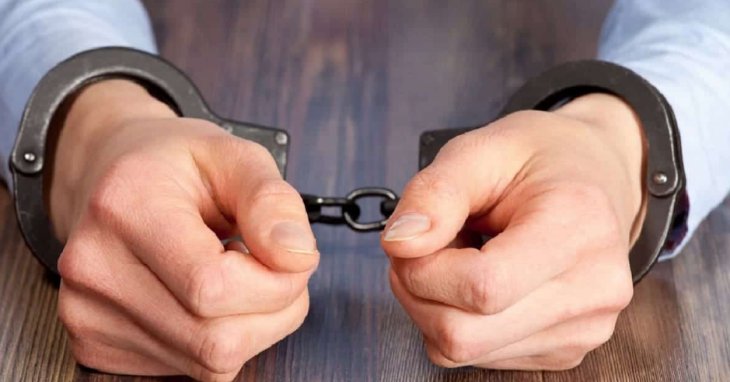 Японец придумал необычный способ знакомиться с девушками и попал за решетку