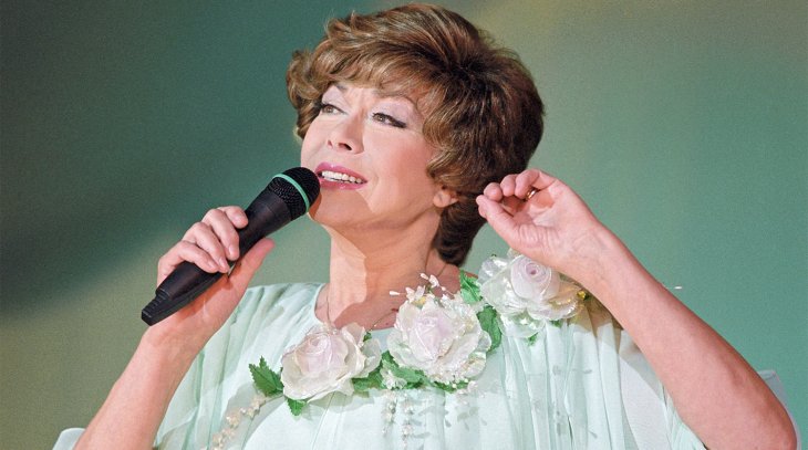 Пьеха перестала выходить из дома 