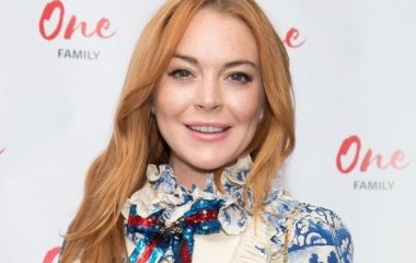 Линдси Лохан продолжает посещать вечеринки и употребляет алкоголь 