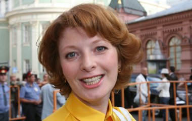 Резко постаревшую Амалию Мордвинову засняли без макияжа