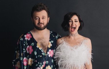 Оля Цибульська у весільній сукні зізналась Дзідзьо у любові і смачно його поцілувала просто на сцені