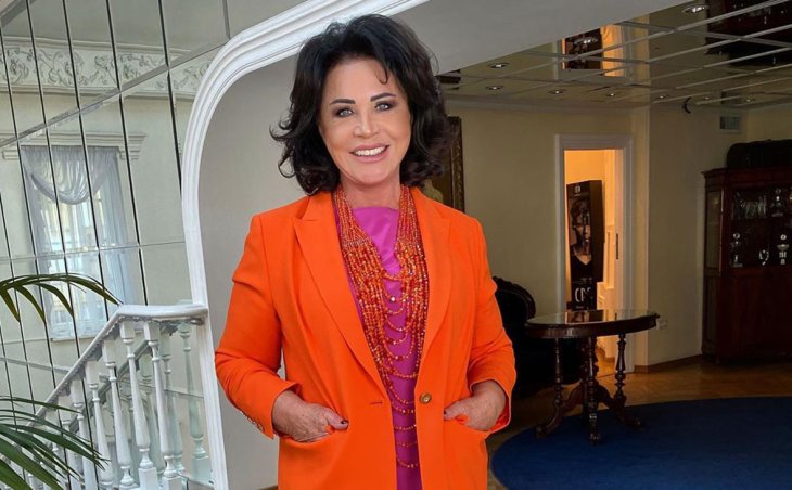 Надежда Бабкина закучерявилась в соболях