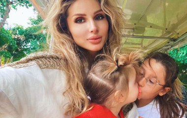 Светлана Лобода умилила фанатов видео с дочерьми