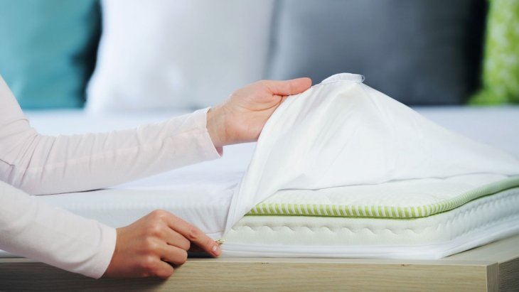 Как очистить подушку без стирки: лайфхак с содой