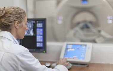 У США чоловіка засмоктало в МРТ: як металевий ланцюг став причиною смерті