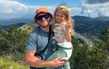 Александр Кривошапко восхитил фото с дочерью-копией себя и показал, как они вместе проводят время