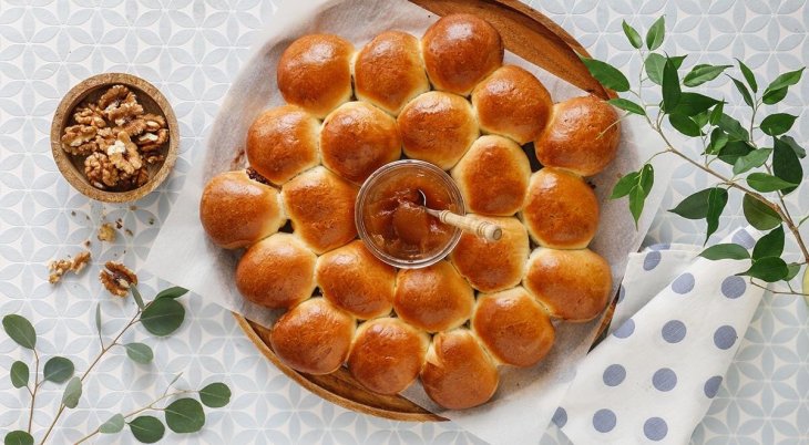 Яблучні булочки-равлики з корицею та горіхами: простий рецепт смачної випічки